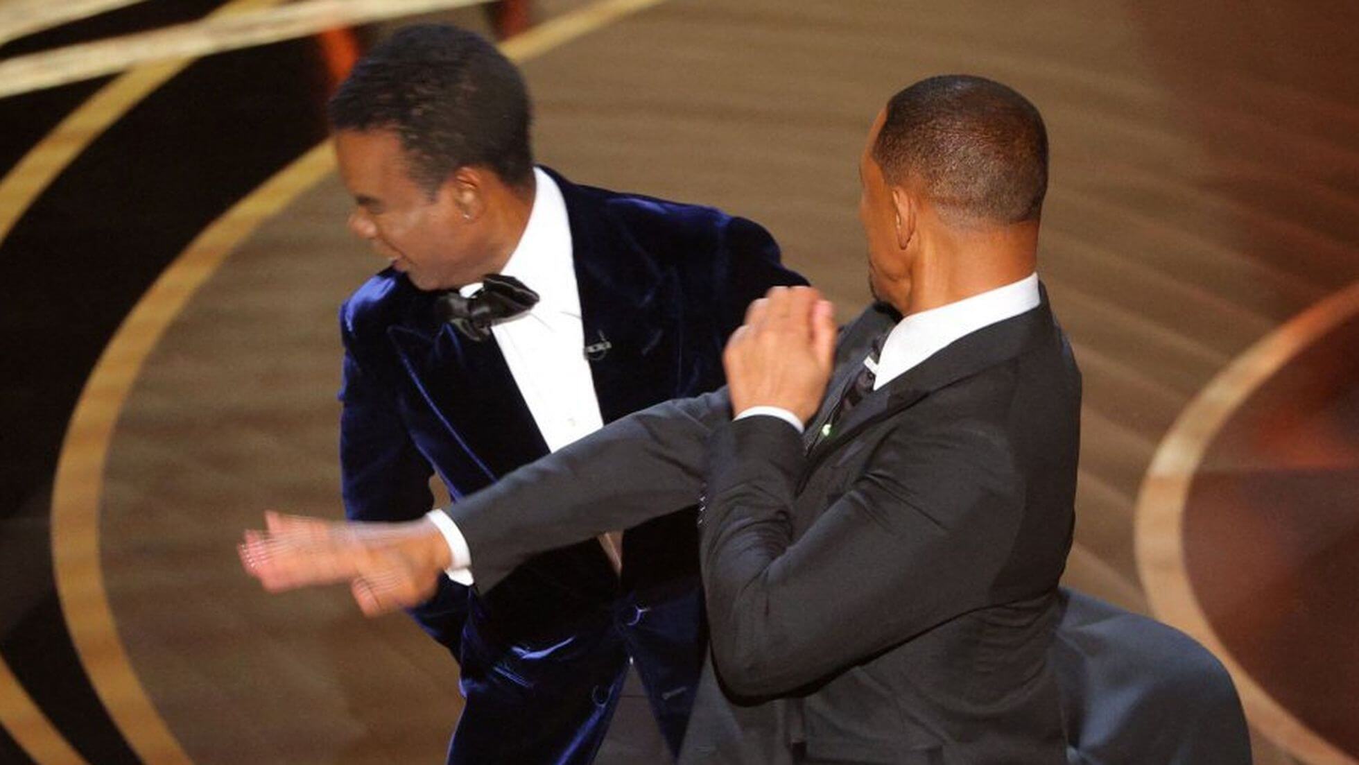 Will Smith cachetea a Chris Rock - Will Smith, que minutos después ha recibido el Oscar a mejor actor por su papel en El método Williams, ha subido al escenario, ha ido directo hacia el humorista, le ha cruzado la cara.